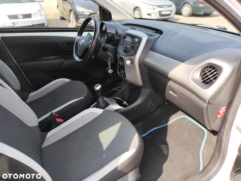 Toyota Aygo x-clusiv - 13