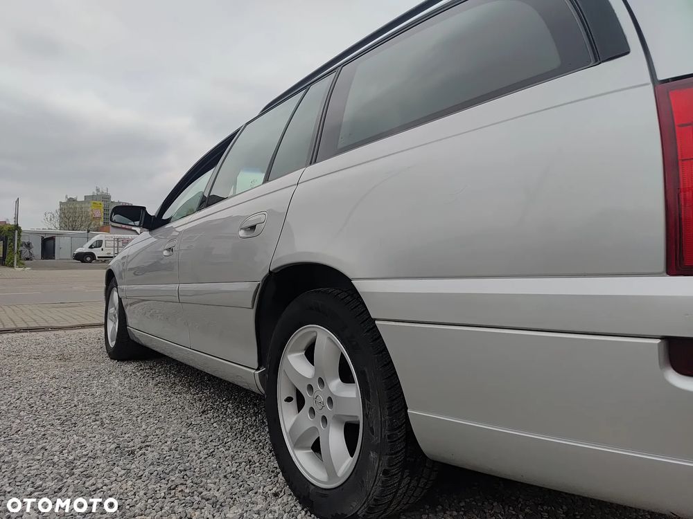 Opel Omega 2.2 Elegance - 9
