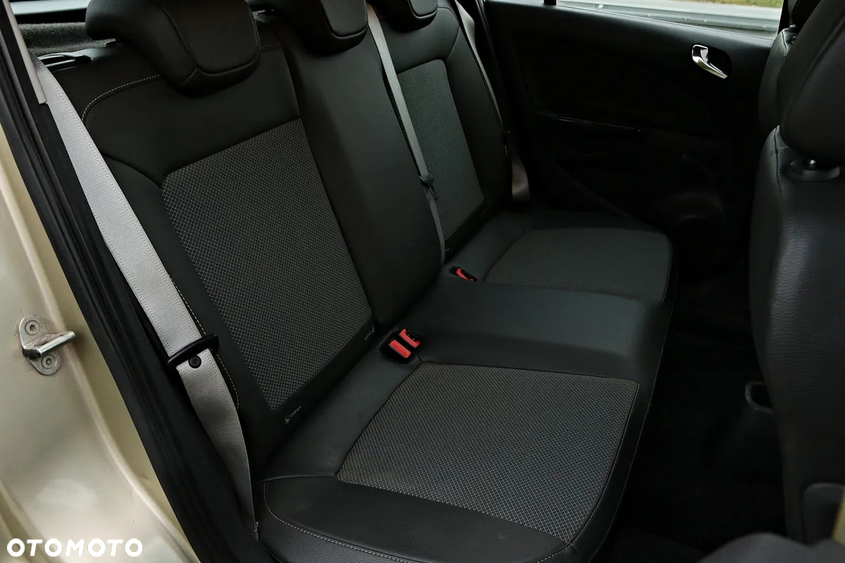 Opel Corsa 1.4 Cosmo - 33