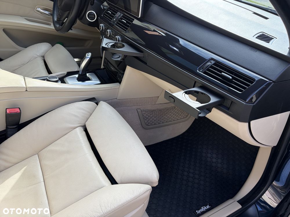 BMW Seria 5 530xi - 24