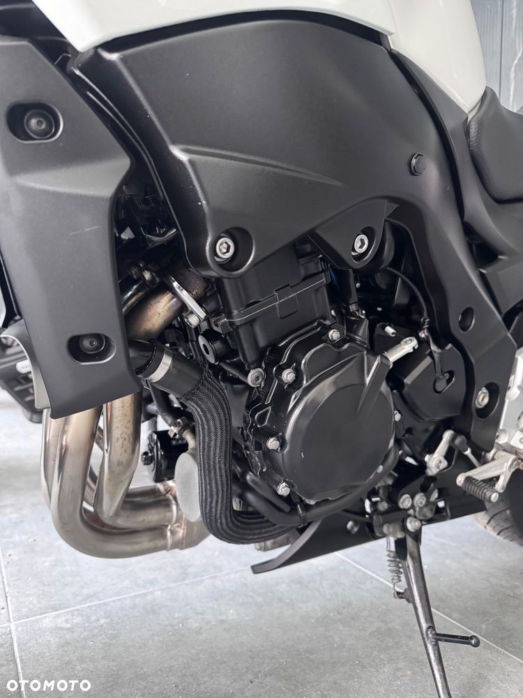 Suzuki GSR - 4