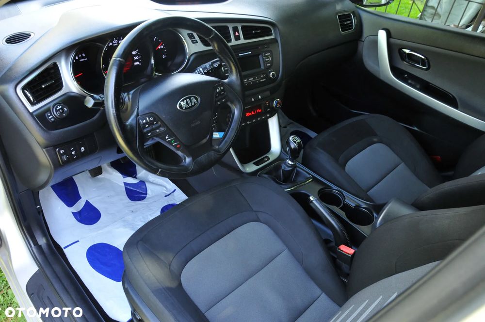 Kia Ceed 1.6 GDI Dream Team Edition - 18