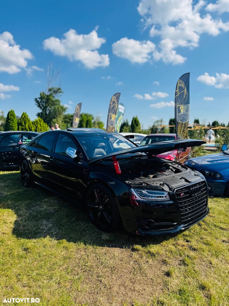 Audi S8 - 1