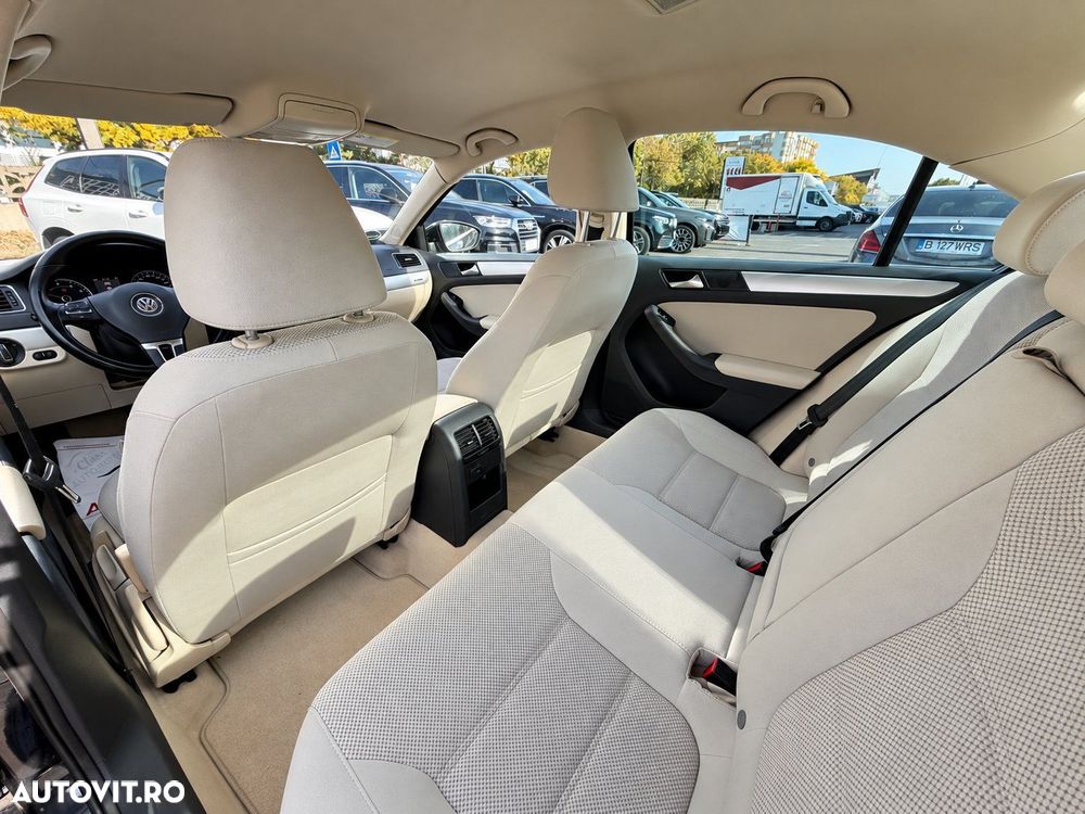Volkswagen Jetta - 11