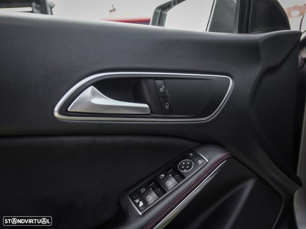 Mercedes-Benz CLA 200 d Shooting Brake AMG Line - 36