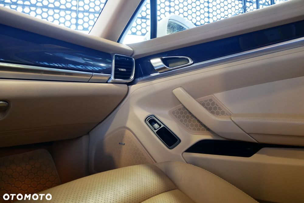 Porsche Panamera 4 - 27