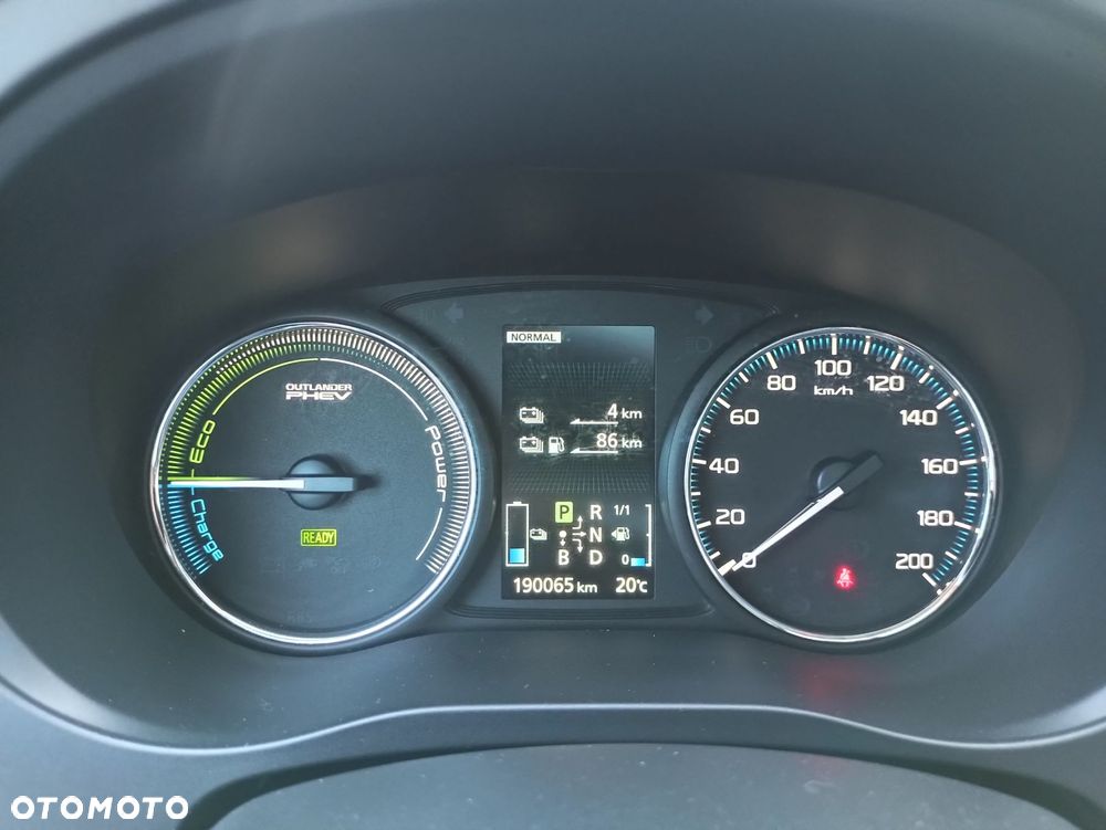Mitsubishi Outlander - 18