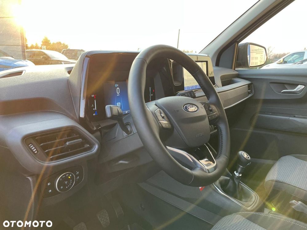 Ford Transit Courier - 18