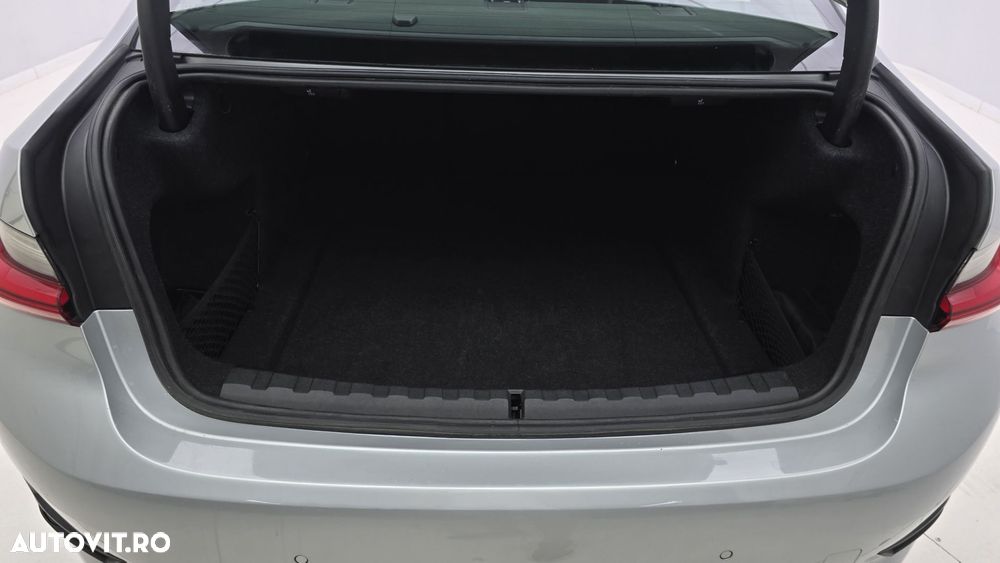 BMW Seria 3 330d xDrive AT - 25