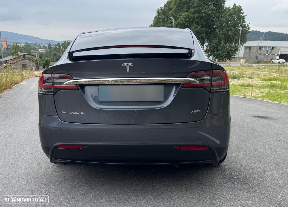 Tesla Model X - 6
