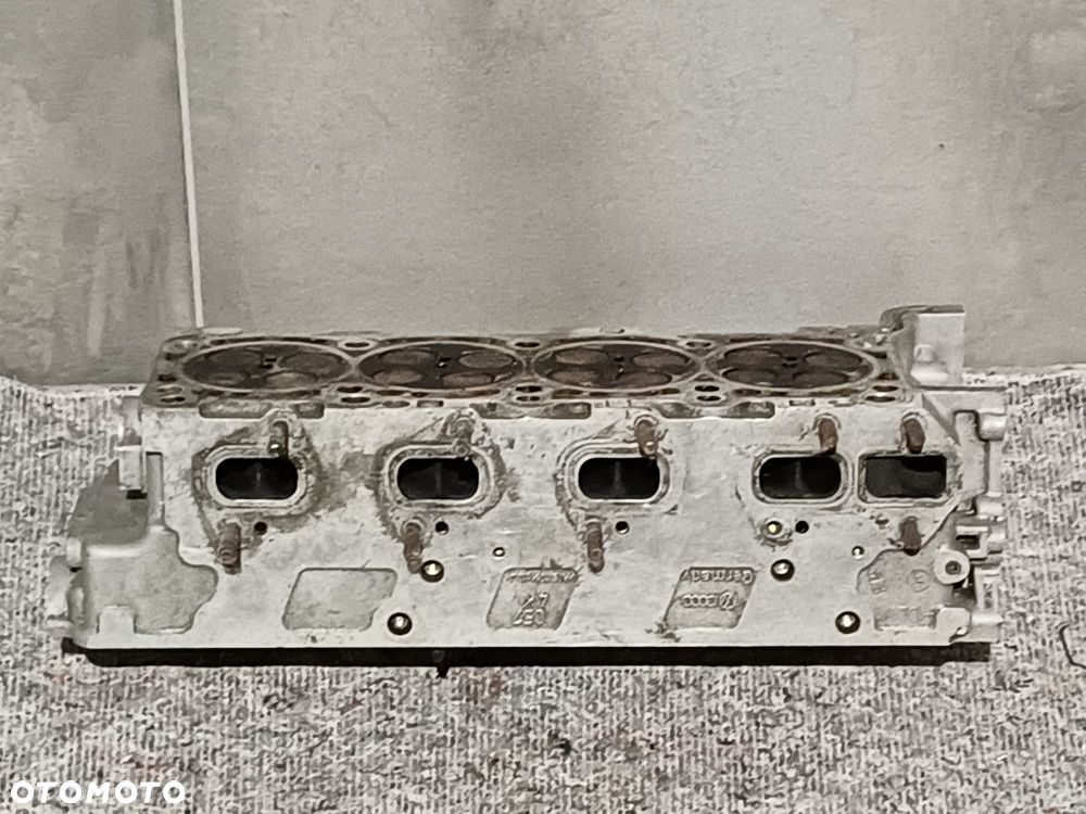 NR 57 Głowica silnika prawa Audi A8 D3 4,2TDI 057354 - 7