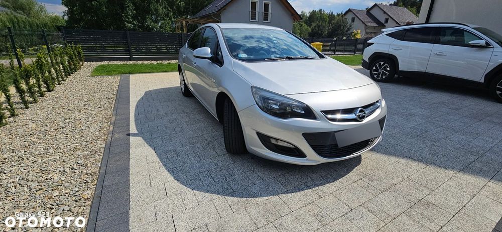 Opel Astra 1.4 T Executive - 4