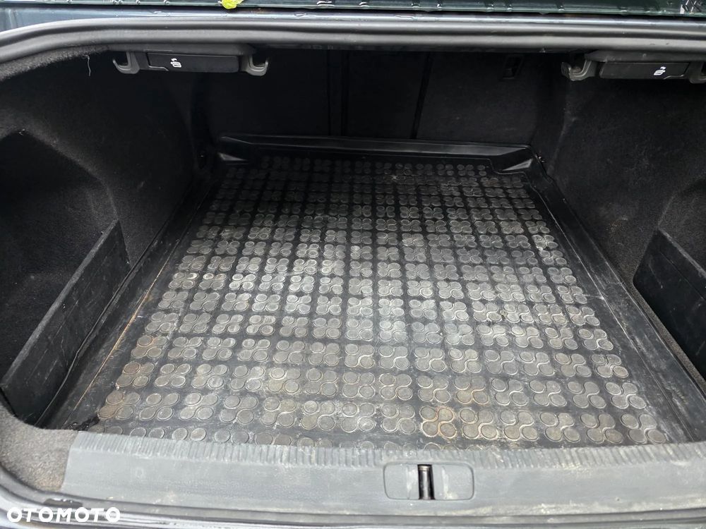 Volkswagen Passat 1.6 TDI DPF BlueMot Highline - 10