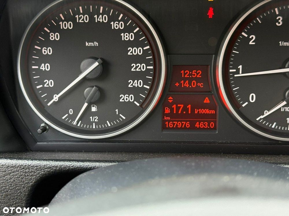 BMW X1 sDrive18i Sport Line - 23