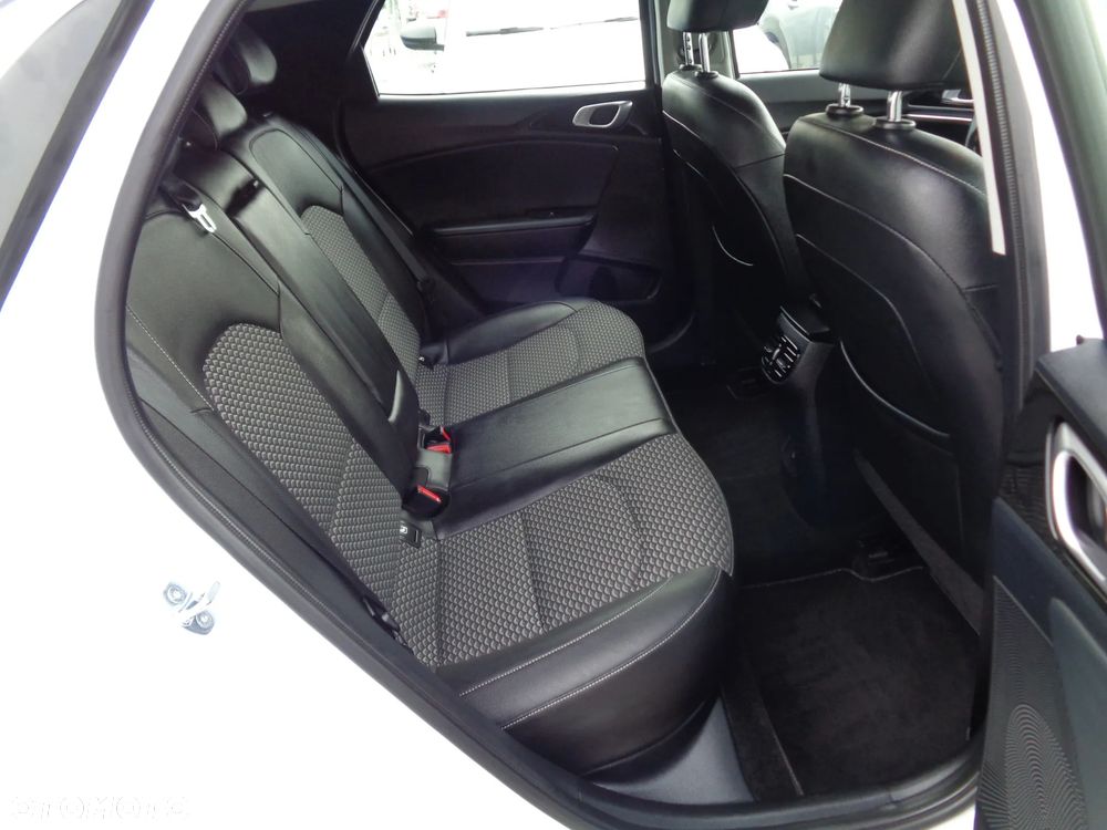 Kia XCeed 1.5 T-GDI Business Line DCT - 23