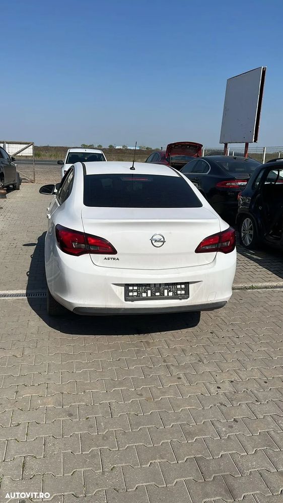 Dezmembram Opel Astra J 1.6 B an fabr. 2015 - 1