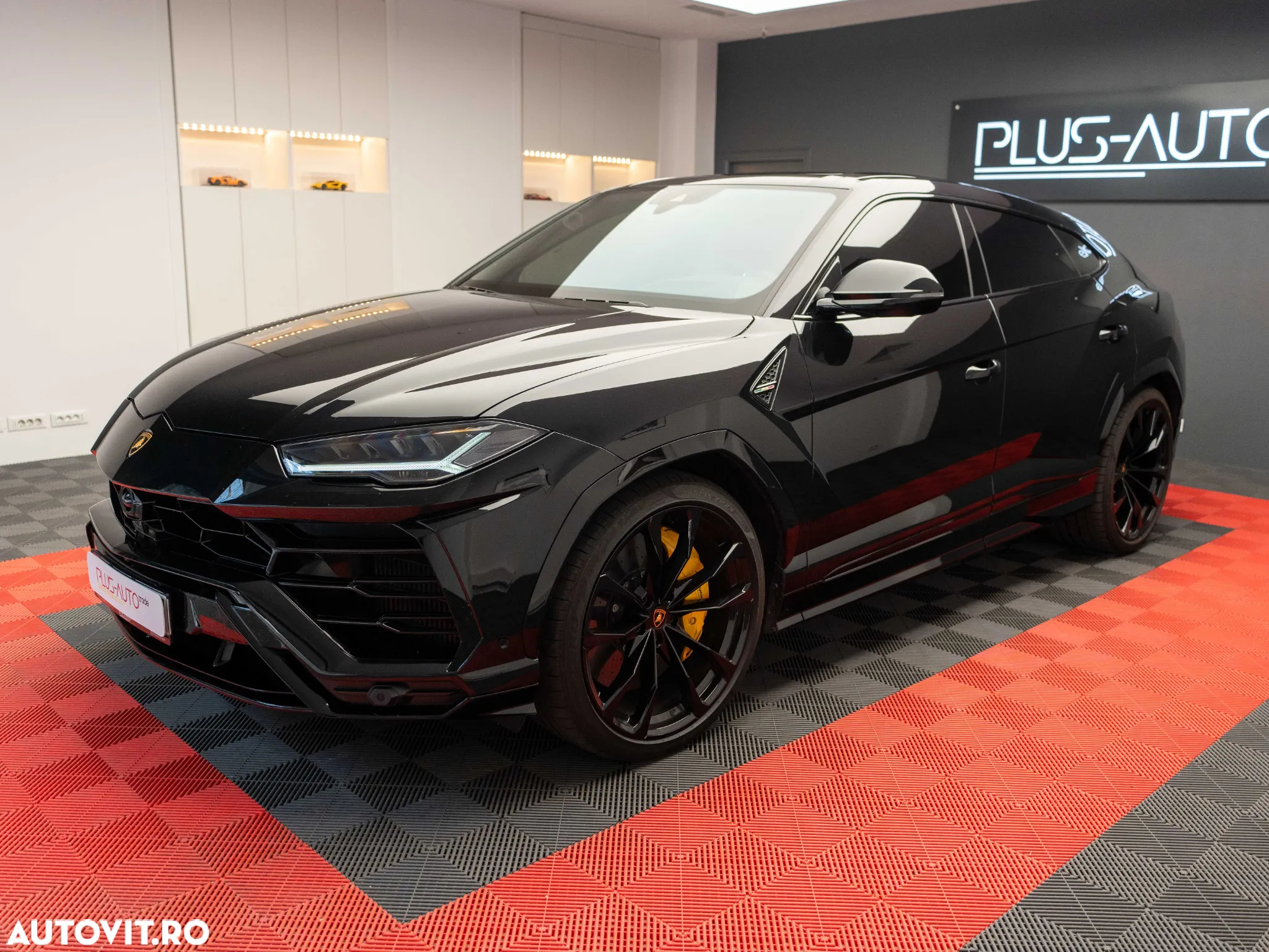 Lamborghini URUS Standard - 3