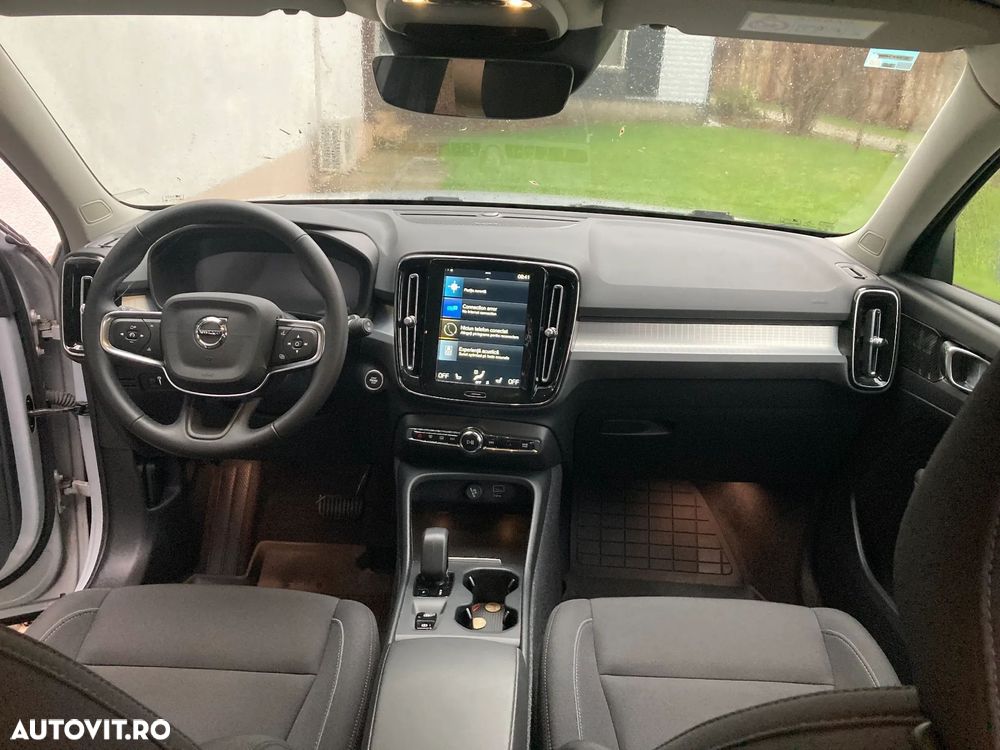 Volvo XC 40 B4 AT8 AWD Mild Hybrid Momentum Pro - 16