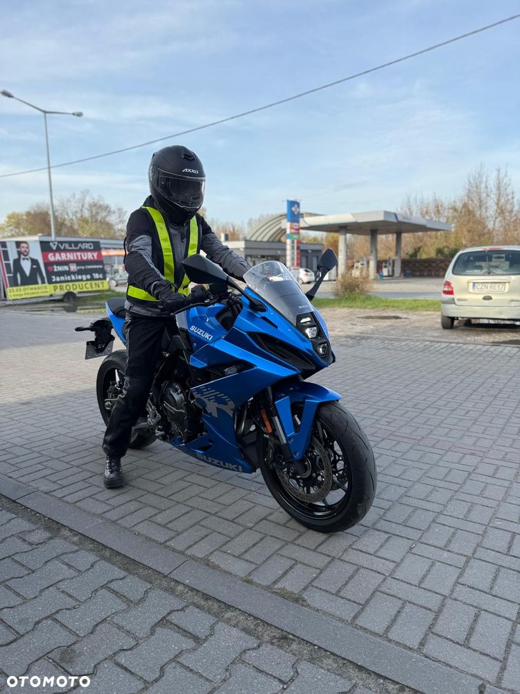 Suzuki GSX - 16