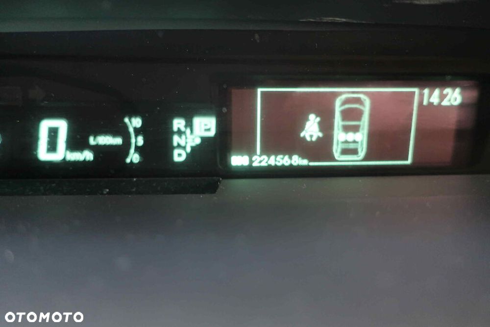 Toyota Prius 1.8 HSD Sol - 8