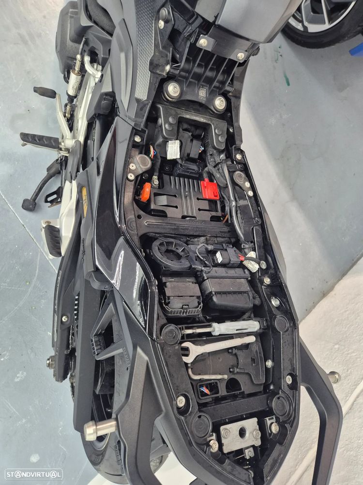 BMW F 900 XR Triple Black - 11