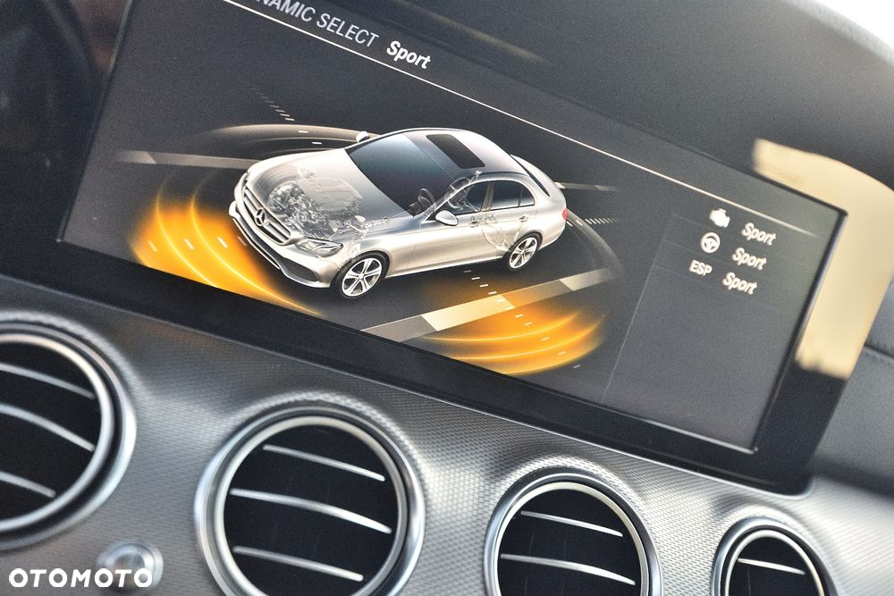 Mercedes-Benz Klasa E 220 d 4-Matic 9G-TRONIC - 16