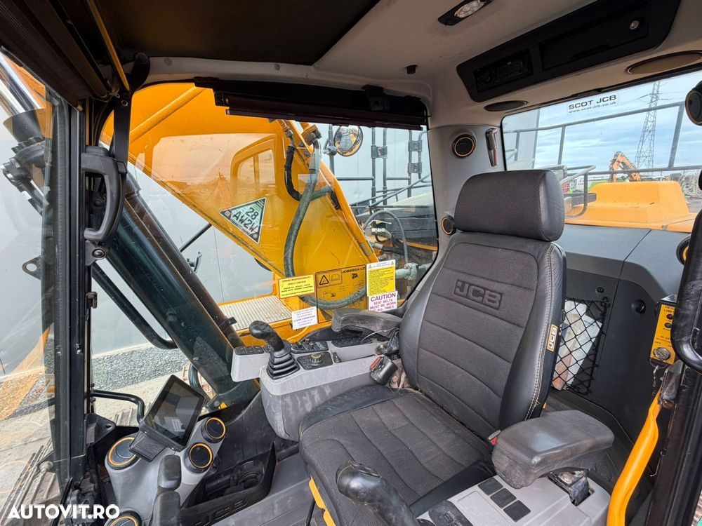 JCB 220XC4F Excavator - 5