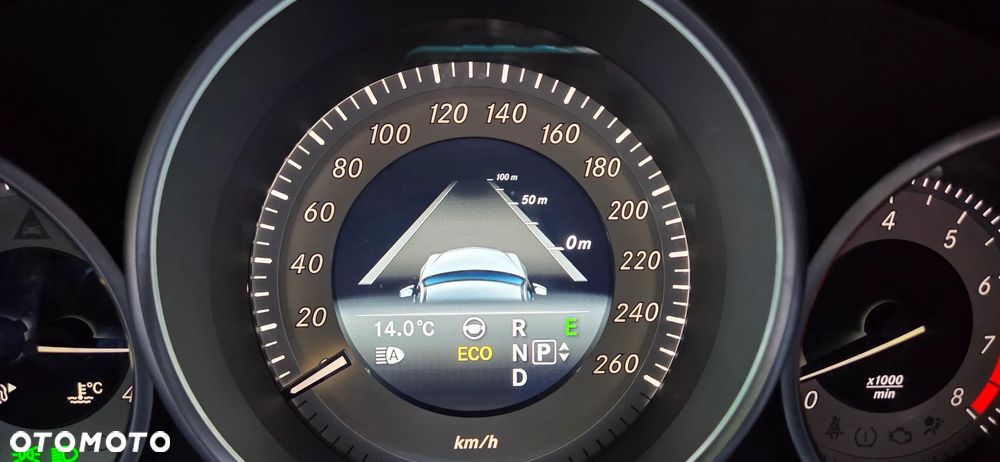 Mercedes-Benz Klasa E 300 4-Matic Avantgarde - 28