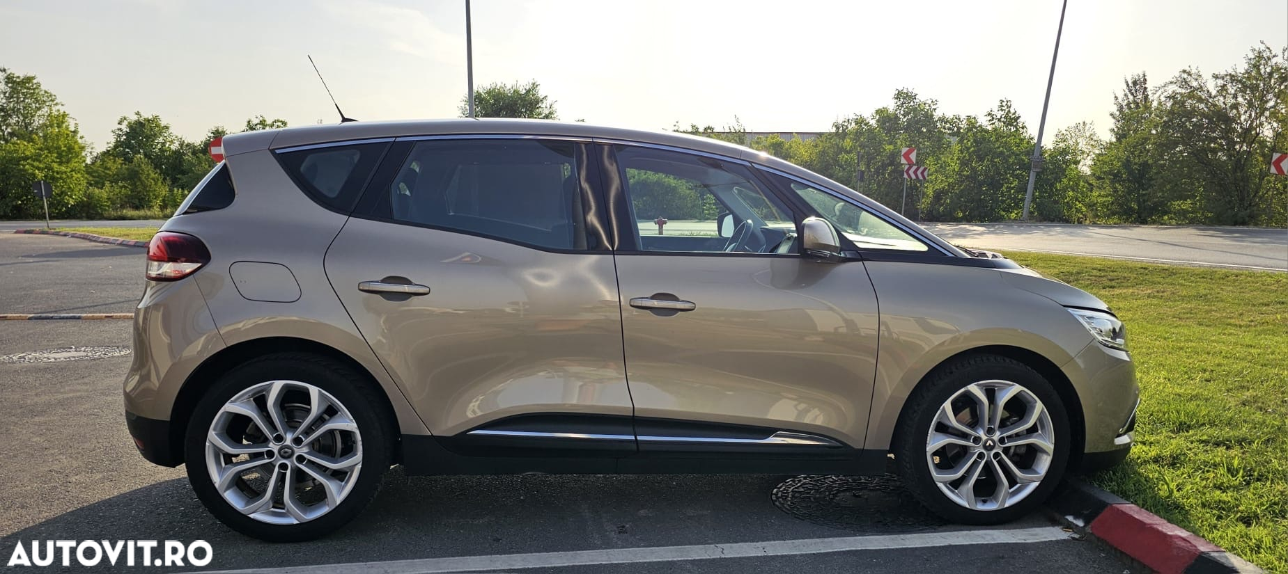 Renault Scenic BLUE dCi 120 LIMITED - 6