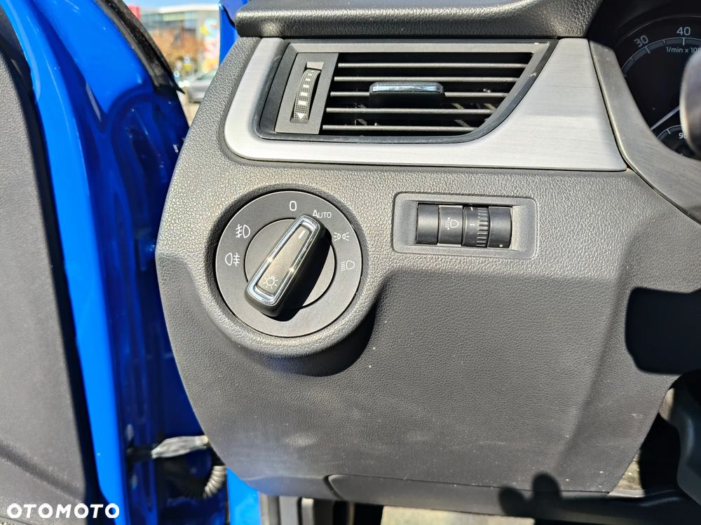 Skoda RAPID 1.0 TSI Ambition DSG - 17