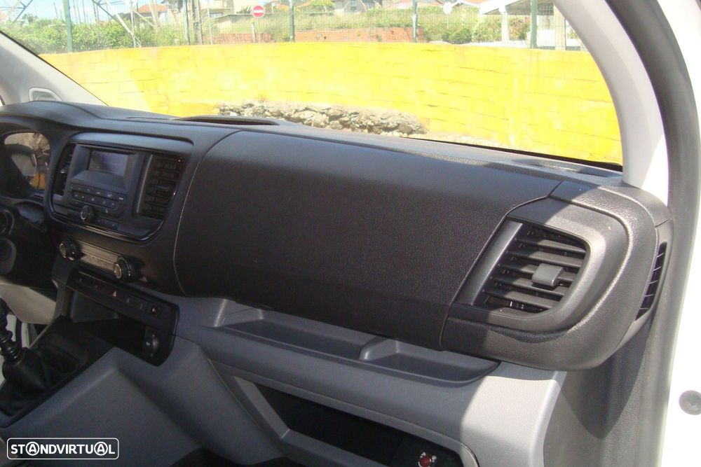 Citroën ë-Jumpy 1.6 HDI   BLUE  3 LUGARES - 29