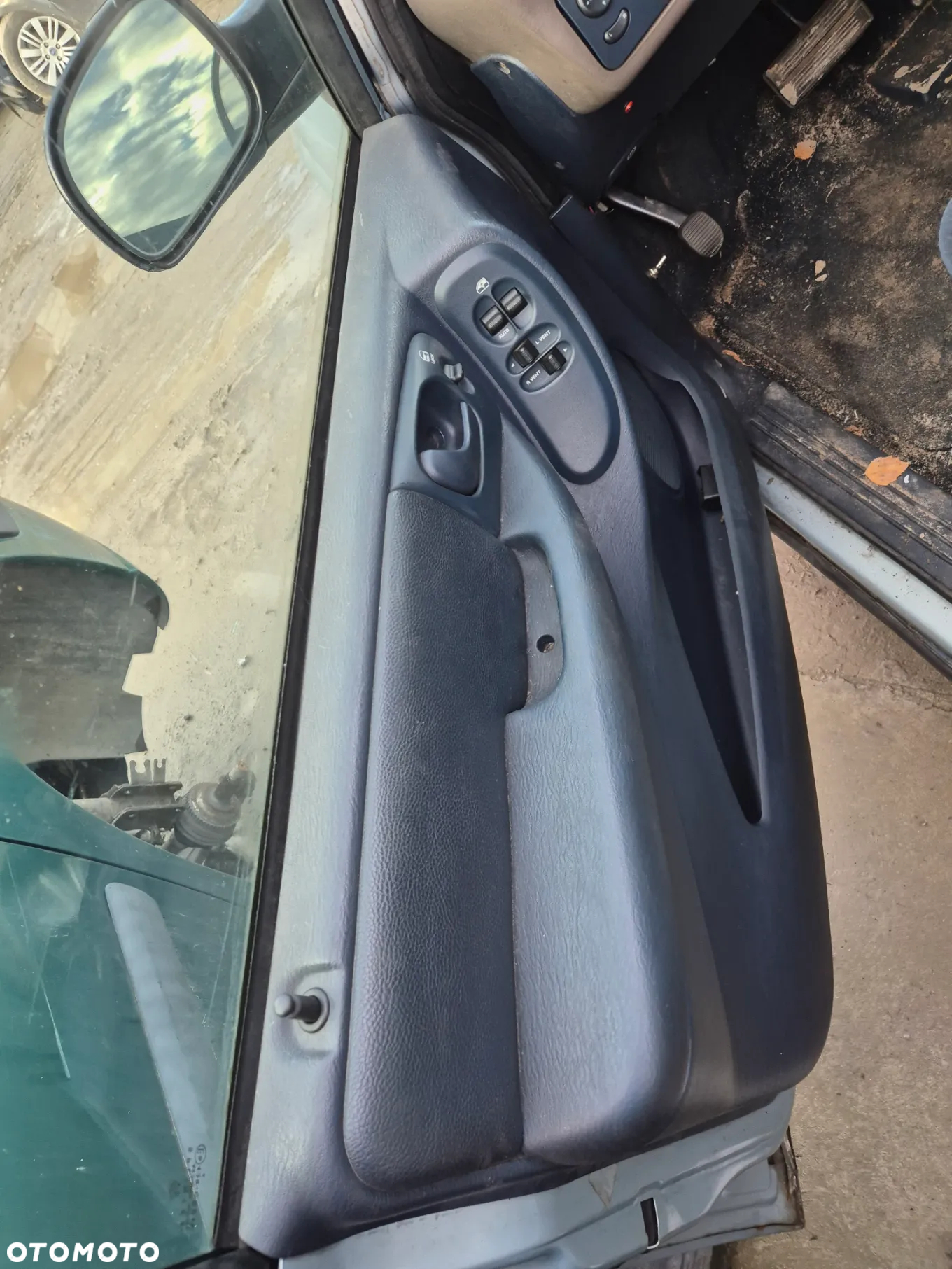 chrysler voyager IV fotel kanapa deska kokpit podsufitka boczek podłokietnik licznik panel - 4