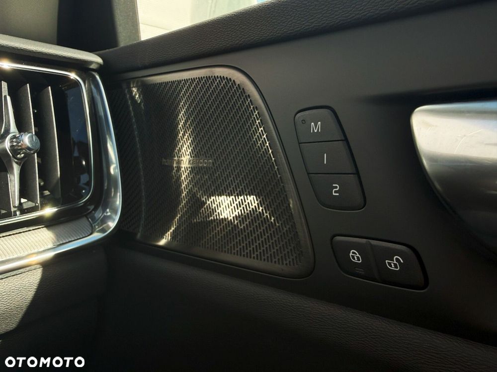 Volvo V60 Cross Country Plus B5 B AWD - 34