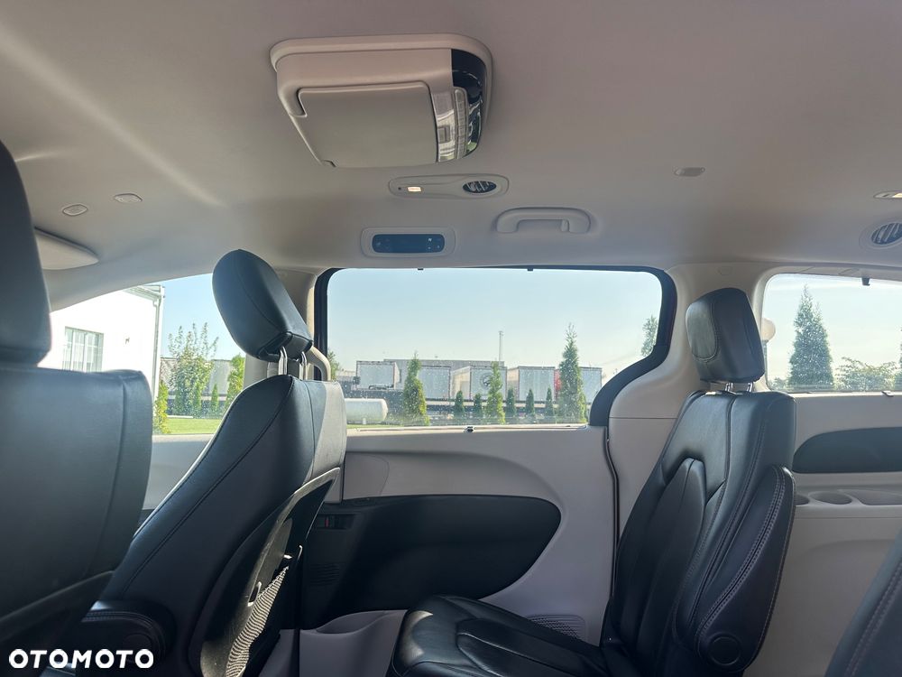 Chrysler Pacifica - 15