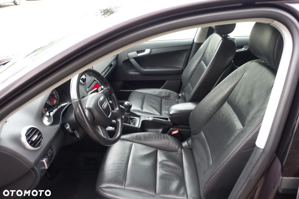 Audi A3 Sportback 1.6 TDI DPF Ambition - 2