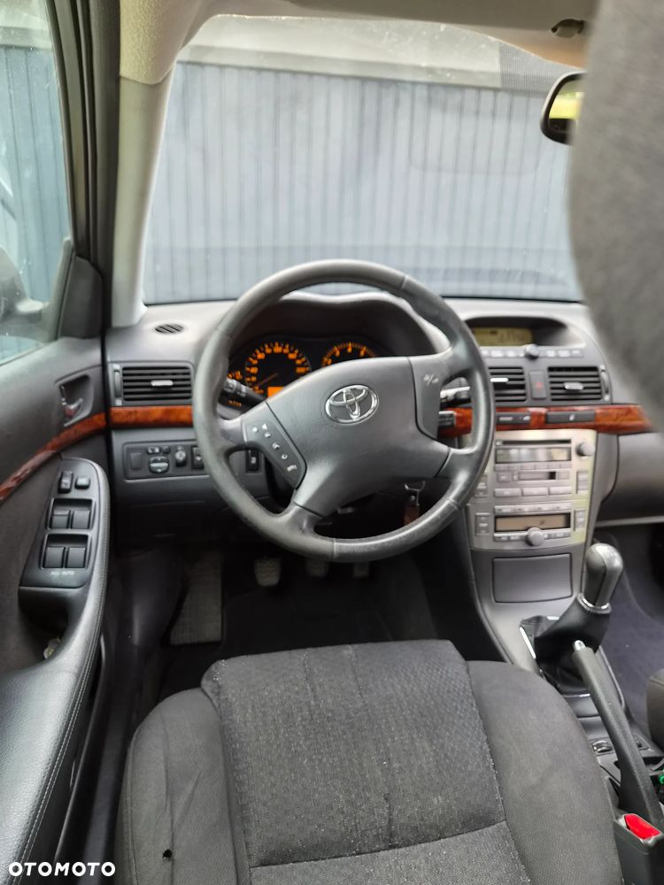 Toyota Avensis 2.0 VVT-i Sol - 22