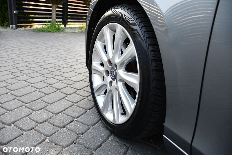 Volvo V40 T3 Momentum - 32