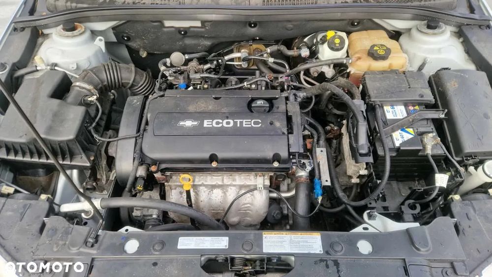 Chevrolet Cruze Station Wagon 1.6 LS - 26