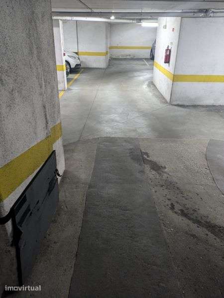 Garagem 17m² em Fitares, Rio de Mouro - Grande imagem: 3/4