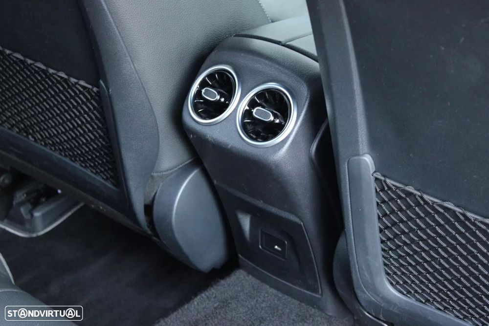 Mercedes-Benz A 250 e AMG Line - 12