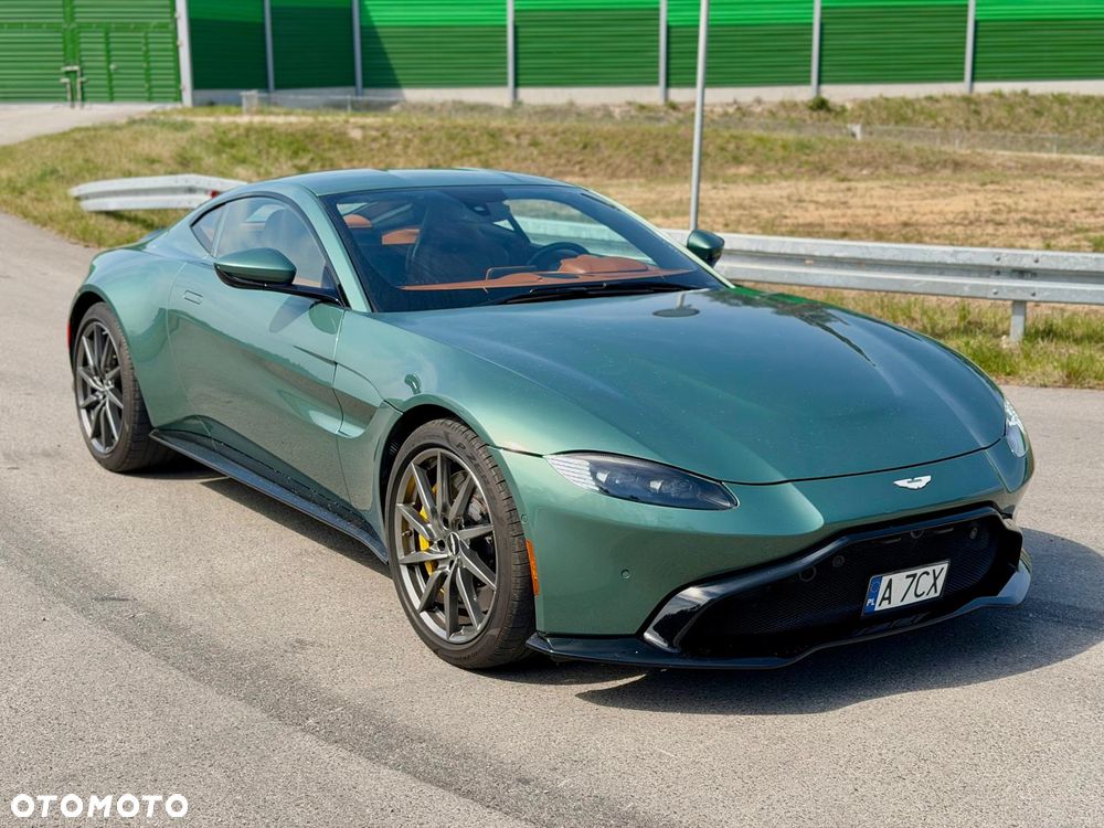 Aston Martin Vantage - 2