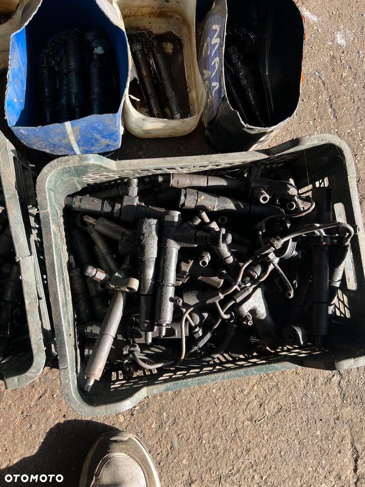 Wtryskiwacze paliwa różne mam Mercedes Volvo - 3