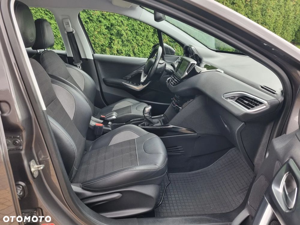 Peugeot 2008 1.2 Pure Tech Allure S&S - 22
