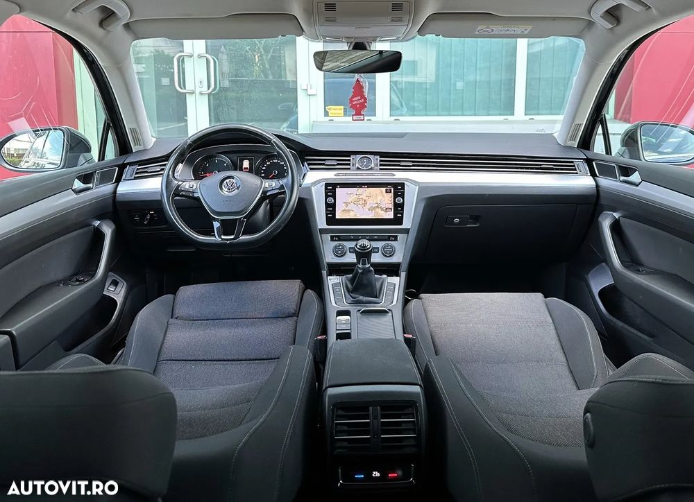 Volkswagen Passat - 12