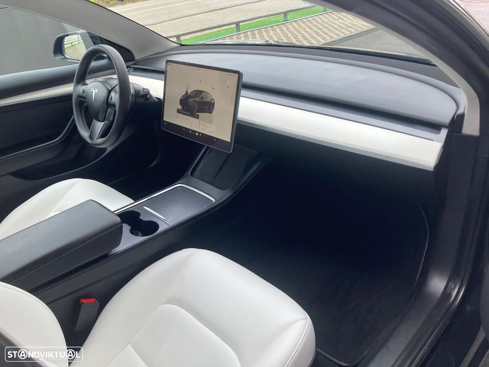 Tesla Model 3 RWD - 34