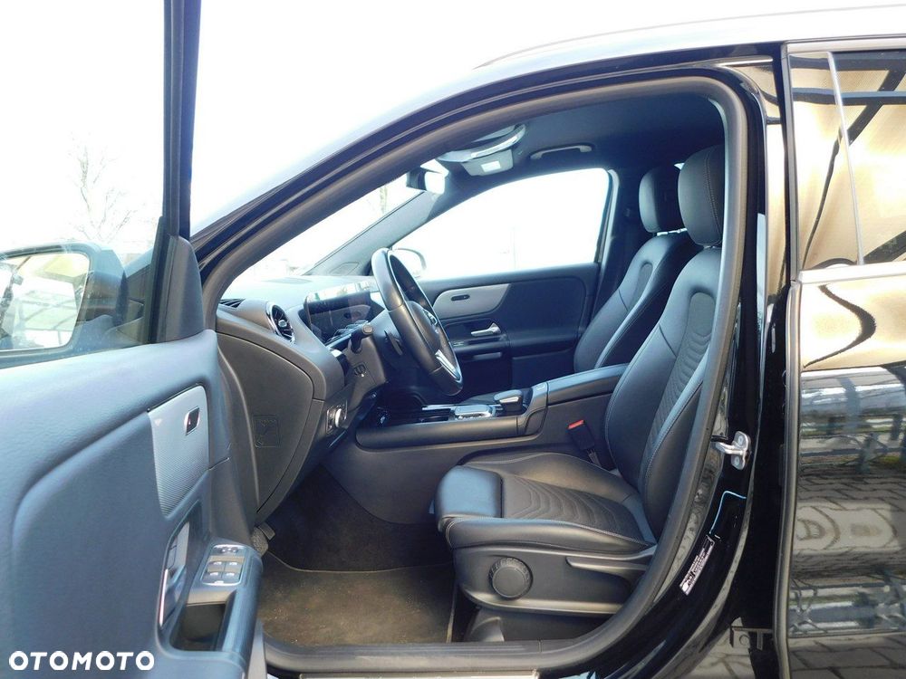 Mercedes-Benz GLA - 16