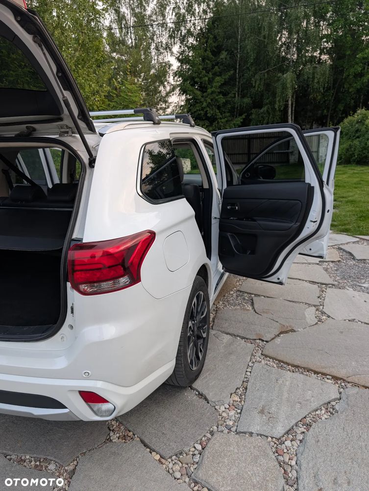 Mitsubishi Outlander 2.0 4WD Plus - 17