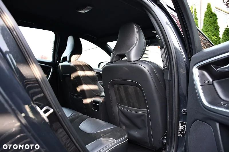 Volvo V60 D3 R-Design - 21