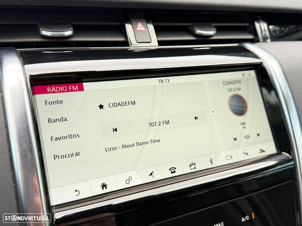 Land Rover Discovery Sport P300e Dynamic SE - 44