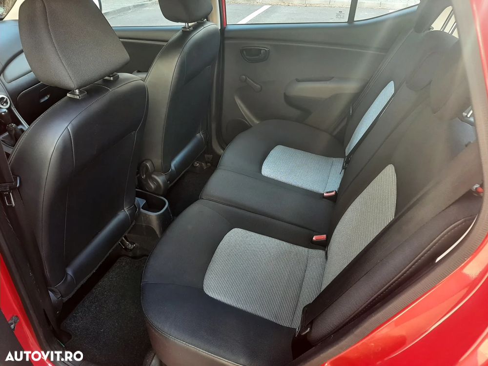 Hyundai i10 1.1 FIFA WM Edition - 10